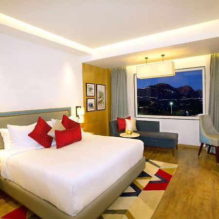 Hotel Ramada By Wyndham Katra Station Road Esterno foto